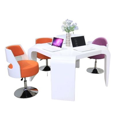 ODM Modern Triangle Office Desk en stoel Combinatie Kleine showroom Conferentietafel