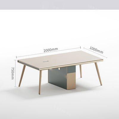 De moderne vergaderruimte van het bedrijf is volmaakt gemaakt met een eenvoudige en moderne conferentietafel