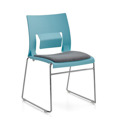 Metalen andere ergonomische PP-conferentiestoel van kunststof met comfortabel gebogen ontwerp