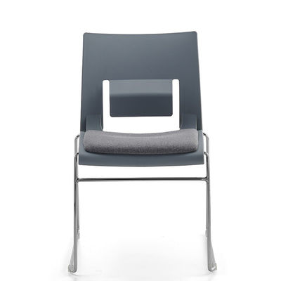 Metalen andere ergonomische PP-conferentiestoel van kunststof met comfortabel gebogen ontwerp