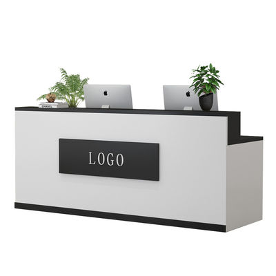 Stylistische receptie tafel voor schoonheidssalon en detailhandel kassa