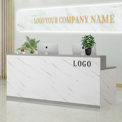 Stylistische receptie tafel voor schoonheidssalon en detailhandel kassa
