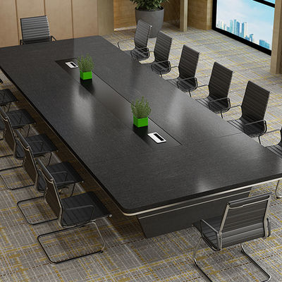 Grote ronde hoek zwarte conferentietafel voor creatieve opleiding in hotel en ziekenhuis