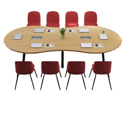 Moderne trainingstafel en stoel voor productieve onderhandelingen in conferentieruimtes