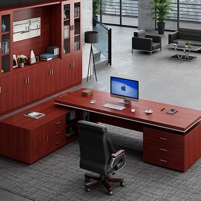 Grote moderne combinatie van bureau en stoel voor president en manager