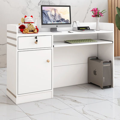Scenario's voor het gebruik van winkelcentra Eenvoudige moderne kassier bureau voor bedrijfsreceptie