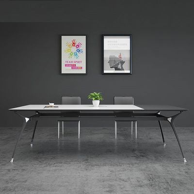 Bedrijfskantoor met kleine staalconstructie en paneel houten stijl manager bureau