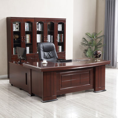 Houten kantoor set voor bureau en stoel in vintage mahonie