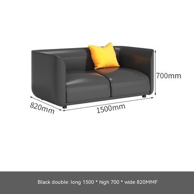 Sofa in Chinese stijl met drie lederen banken en een salontafel