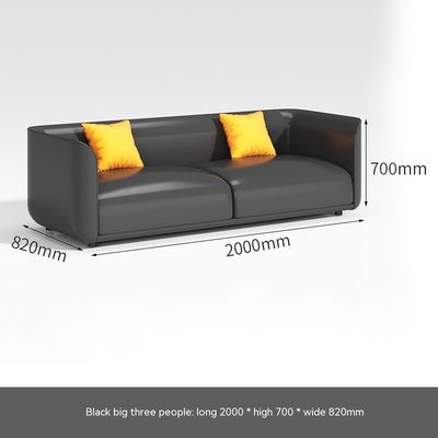 Sofa in Chinese stijl met drie lederen banken en een salontafel