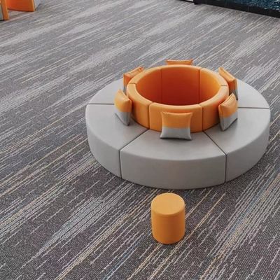 Kantoormeubelen Eenvoudige moderne rustruimte Receptiebank en S-vormige salontafel