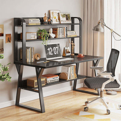 Houten computertafel voor spelen of werken in andere kamers Moderne en minimalistische