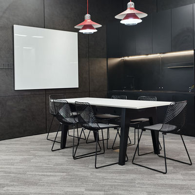Postverpakking Moderne kantoormeubilair voor de directie Conferentietafel in de opleidingsgroep