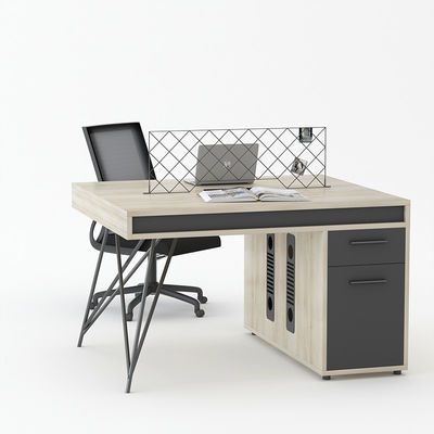Eenvoudige moderne kantoormeubels Tafel en stoel combinatie voor open personeelswerkstation