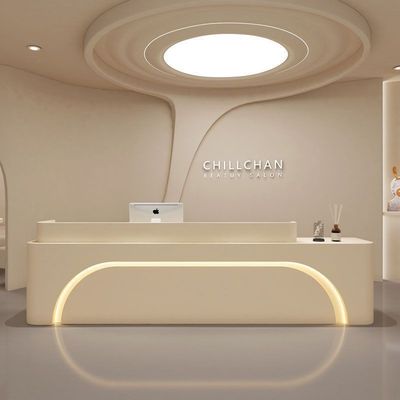 Multifunctionele eenvoudige moderne receptie voor aangepast in luxe wit restaurant