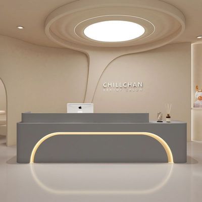 Multifunctionele eenvoudige moderne receptie voor aangepast in luxe wit restaurant