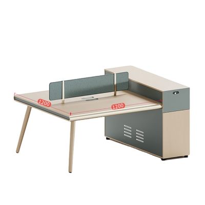 Aanpasbare personeelsbureaus en stoelen combinatie voor vier personen kantoor werkstation