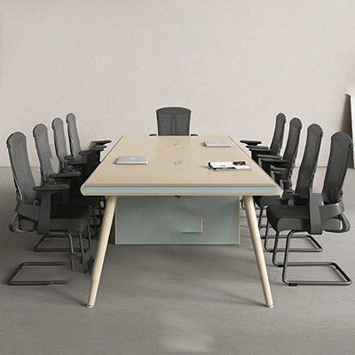 De moderne vergaderruimte van het bedrijf is volmaakt gemaakt met een eenvoudige en moderne conferentietafel