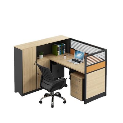 Combinatie van kantoormeubilair Dubbel bureau Computer bureau en stoel met moderne ontwerp stijl