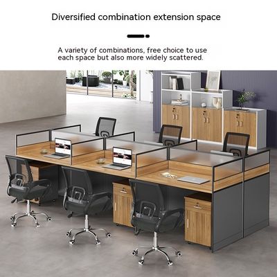 Moderne werkplek met aanpasbare bureaus en stoelen
