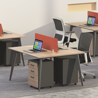 Uitbreidbare combinatie van kantoormeubilair voor vier kunstmatige posities in modern design