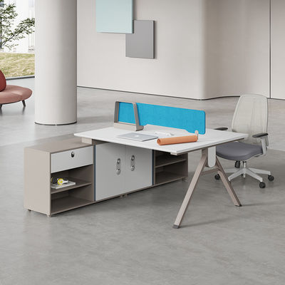 Uitbreidbare moderne ontwerp licht luxe kantoor bureau en stoel combinatie voor 2-4 personen