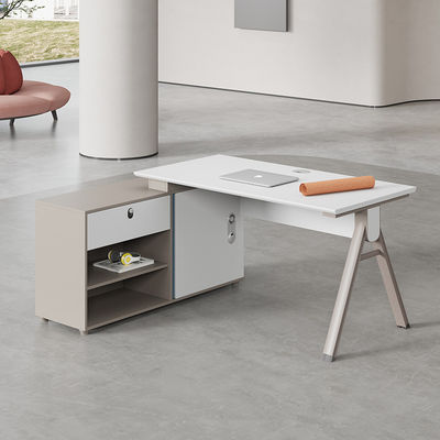 Uitbreidbare moderne ontwerp licht luxe kantoor bureau en stoel combinatie voor 2-4 personen