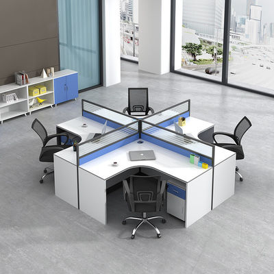 Eenvoudige kantoorwerkstation Combinatie van bureau stoel en partitie voor productiviteit