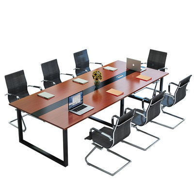 Afsluiting van de vergaderzaal, vergaderzaal, conferentietafel met bijpassende stoelen, klant vereist.