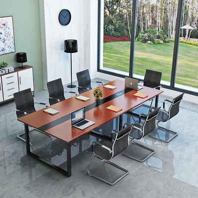 Afsluiting van de vergaderzaal, vergaderzaal, conferentietafel met bijpassende stoelen, klant vereist.