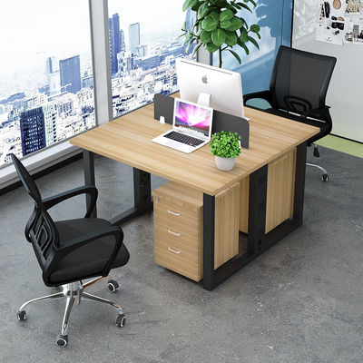 Metalen benen Moderne multi-persoon bureau set voor klant vereiste kantoor organisatie