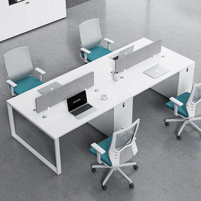 Op maat gemaakte bureaubureausets met open bureaus en stoelen voor uw kantoor